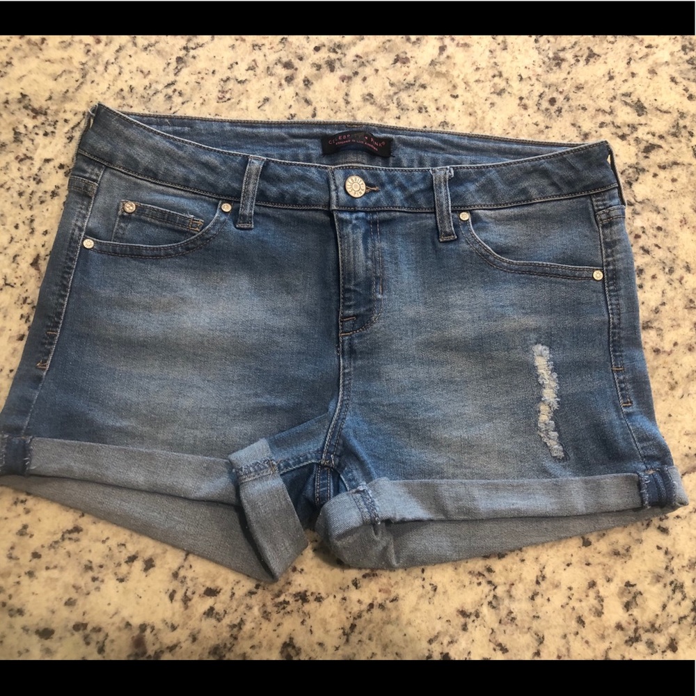 Never worn! Celebrity pink cuffed short❤️